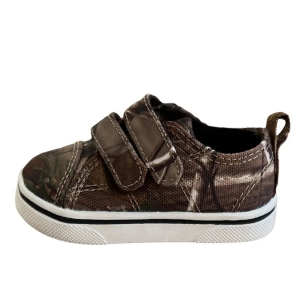 REALTREE‎ Baby Boy Camo Canvas Sneakers NWOT Sz. 2